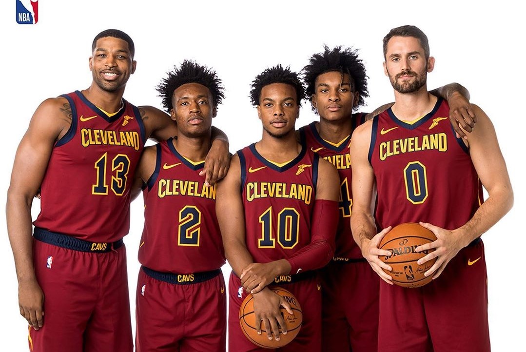 今晚，上海海港门将颜骏凌首发出场，迎来了他代表俱...（上海海港门将颜骏凌今晚首发，迎来代表球队的新里程碑）