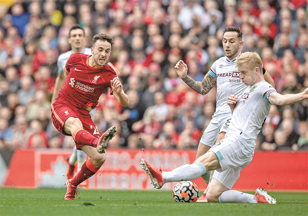 FIFA裁判主席：阿拉伯杯将试点新规，受伤球员罚下场2分钟（国际足联裁判负责人：阿拉伯杯将试行新规，受伤球员需离场2分钟）