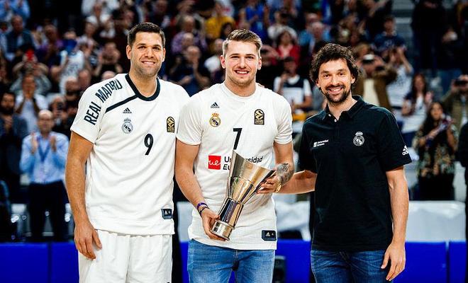 官方：恰尔汗奥卢手腕受伤退出土耳其大名单，不会出战西班牙（土耳其队官宣：恰尔汗奥卢因腕伤退队，无缘战西班牙）