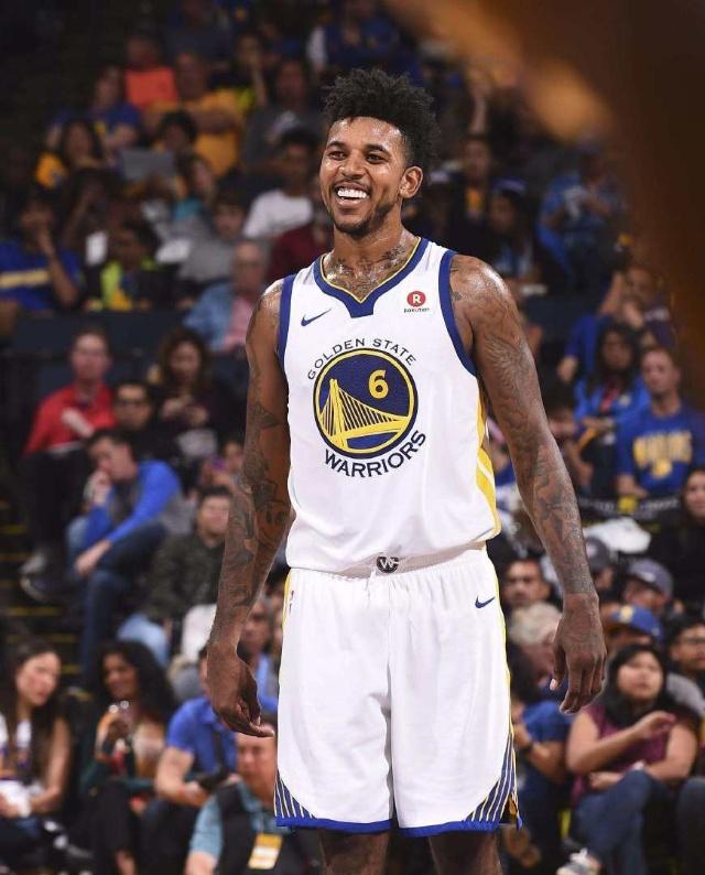 泽林斯基：如果这都能判点球，那所有的接触都是点球（泽林斯基质疑判罚：按这标准，所有接触都该判点球）