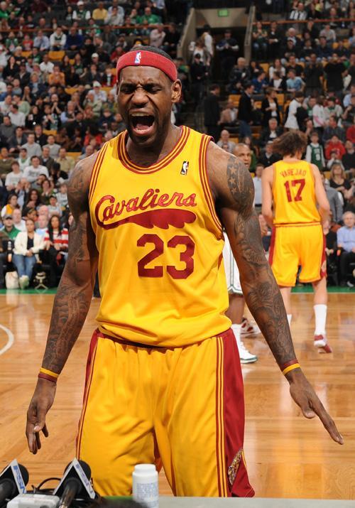 马卡：梅西参观诺坎普引发回归猜测，而美职联支持短期租借（马卡：梅西现身诺坎普引爆回归传闻，美职联或支持短期租借）