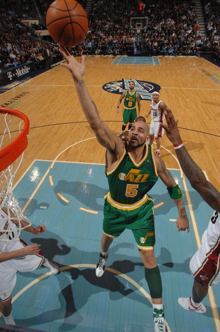 NBA战报：威少21分6板11助，国王128-123险胜掘金（NBA速递：威少21分6篮板11助攻，国王128-123险胜掘金）