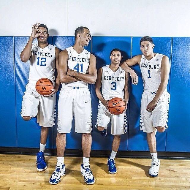 外媒评世界杯百大球星：姆巴佩领跑，哈兰德第2，梅西第8，C罗仅列25（外媒评选世界杯百大球星榜：姆巴佩居首，哈兰德第二，梅西第八，C罗仅第25位）