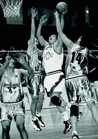 NBA每日最佳：爱德华兹44分赛季新高，SGA38分带队13连胜（NBA今日之星：爱德华兹轰44分创赛季新高，SGA砍38分率队豪取13连胜）