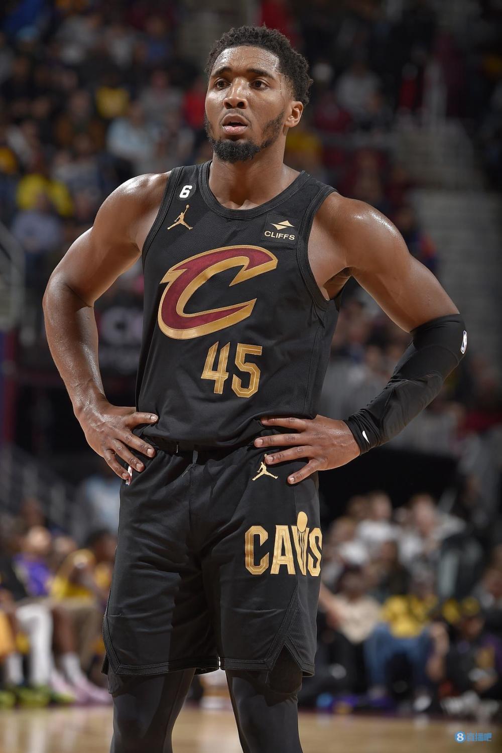 足球亚洲杯官方宣布采用新技术球衣，轻至68克（亚洲杯官宣启用新科技球衣，轻至68克）