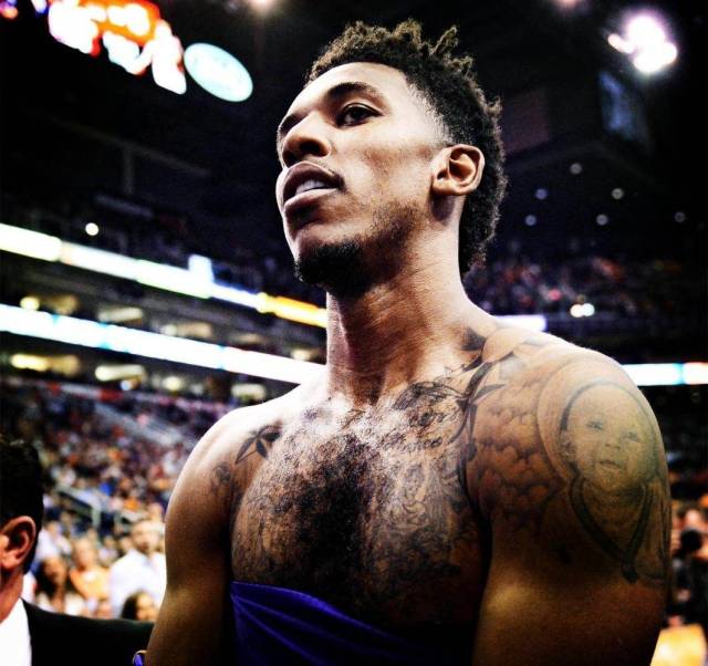 骑士近9场经历关键时刻的比赛1胜8负，上赛季26胜12负（骑士近9场关键时刻仅1胜8负，上赛季同类战绩26胜12负）