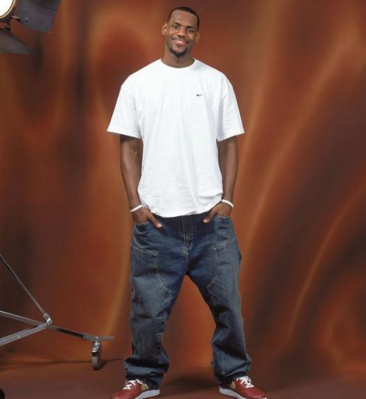 姆巴佩速度突破 防线全面告急（姆巴佩闪电突进 后防线告急）