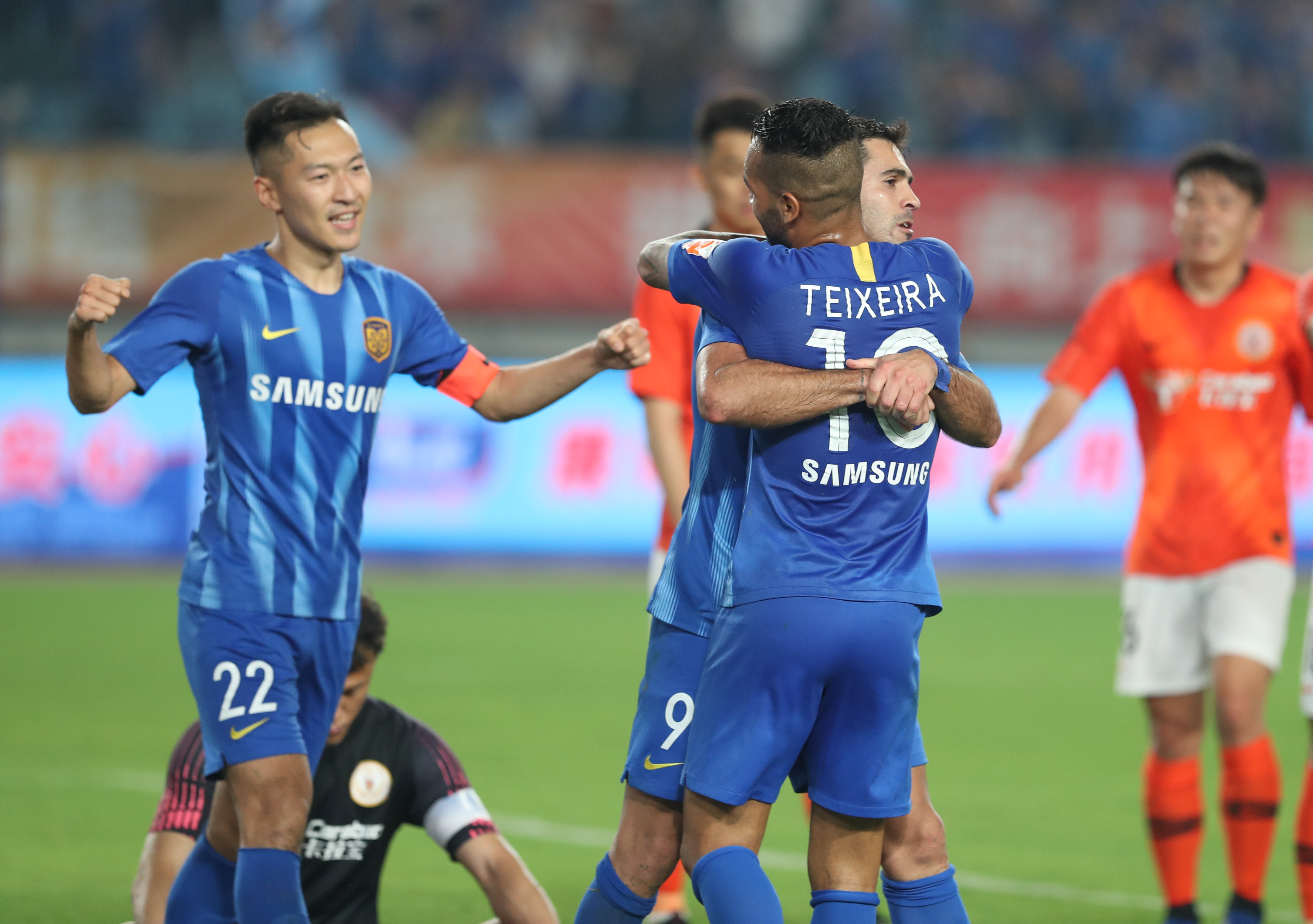 意超杯前瞻：那不勒斯近期两连败，AC米兰力争卫冕（意大利超级杯前瞻：那不勒斯陷入两连败，AC米兰冲击卫冕）