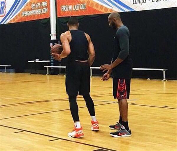 东体：申花主力赛季中后期身心疲劳，阵容一直是“明牌”状态（东体：赛季中后段申花主力身心俱疲，阵容长期处于明牌状态）