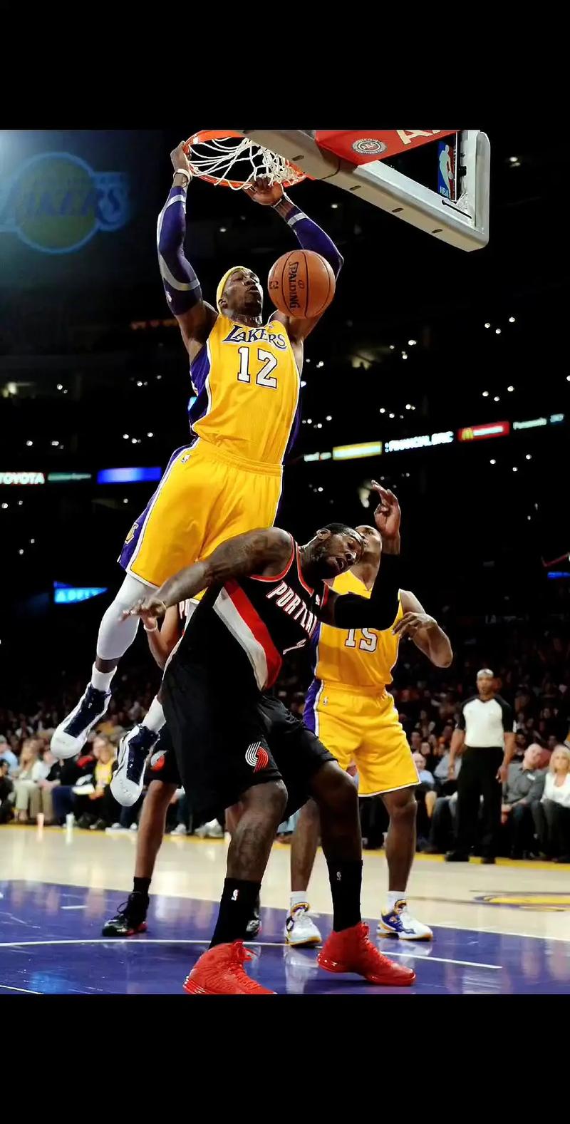 阿隆索：罗德里戈在禁区里倒地，裁判没看回放挺让人惊讶的（阿隆索：罗德里戈禁区倒地，裁判未回看VAR令人意外）