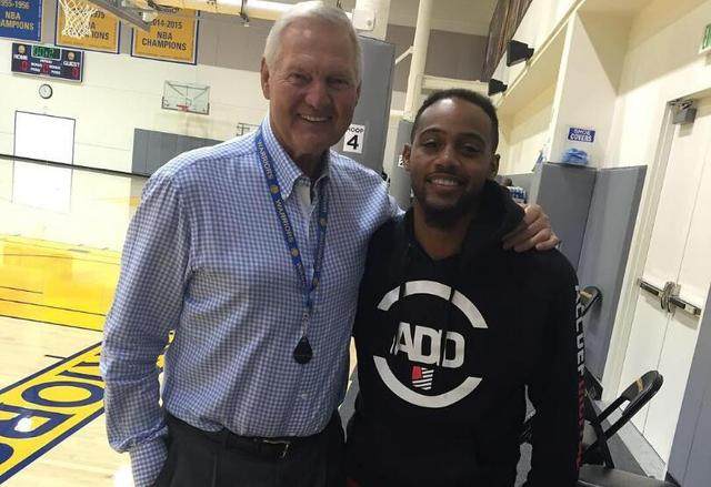 掘金：约基奇因手腕扭伤对阵太阳出战存疑（掘金中锋约基奇手腕扭伤，出战太阳成疑）